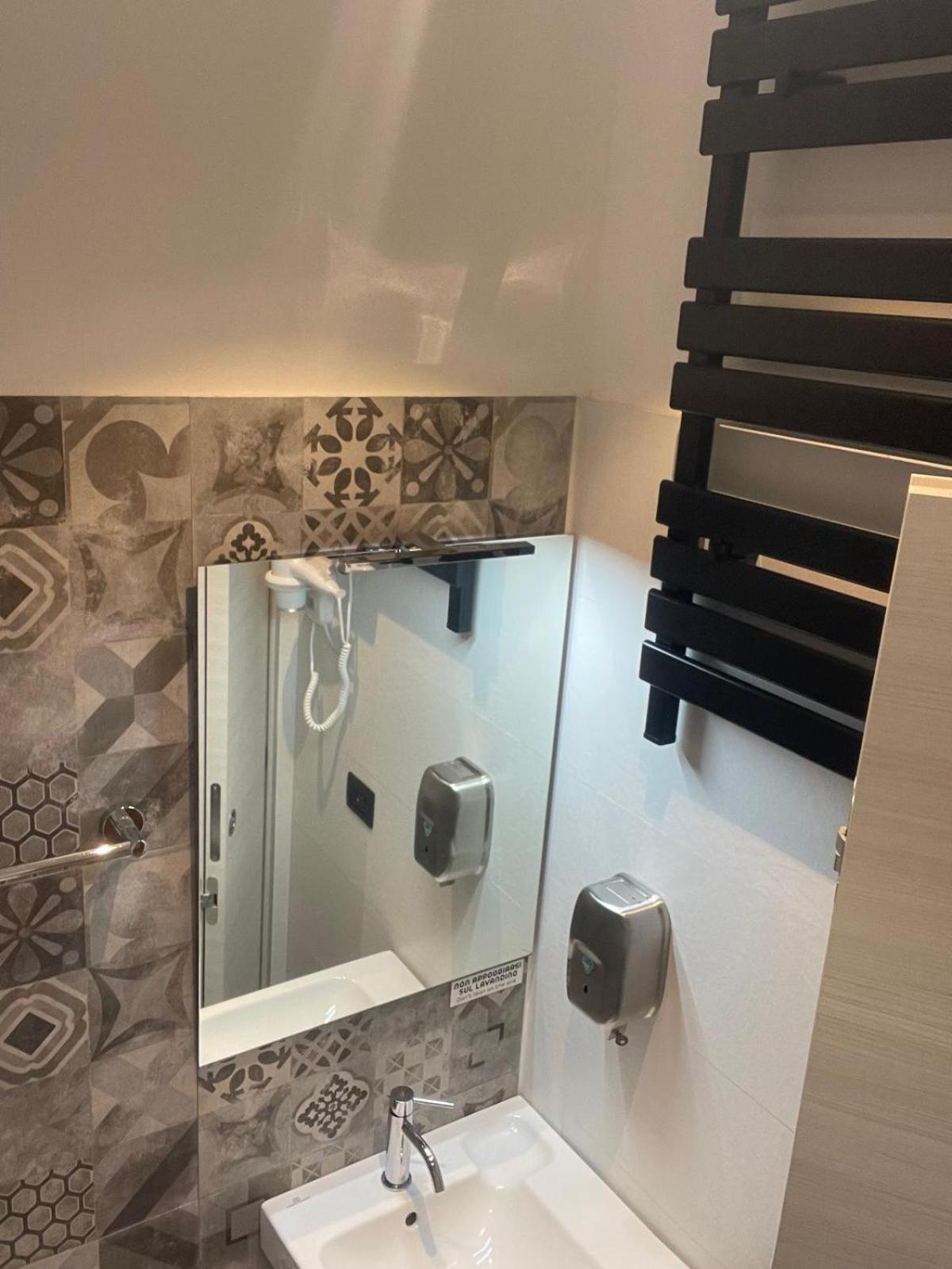 Drooms 4,0 Domotic Smart Self 24H,7 Vicino Treni Porta Susa E Centro Storico Turin Exteriör bild